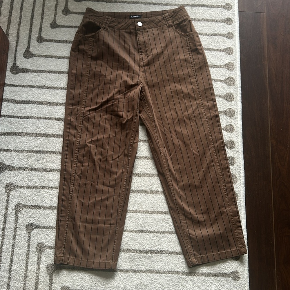 Pinstriped Mid Waist Straight Leg Crop Pants - Picture 4 of 4